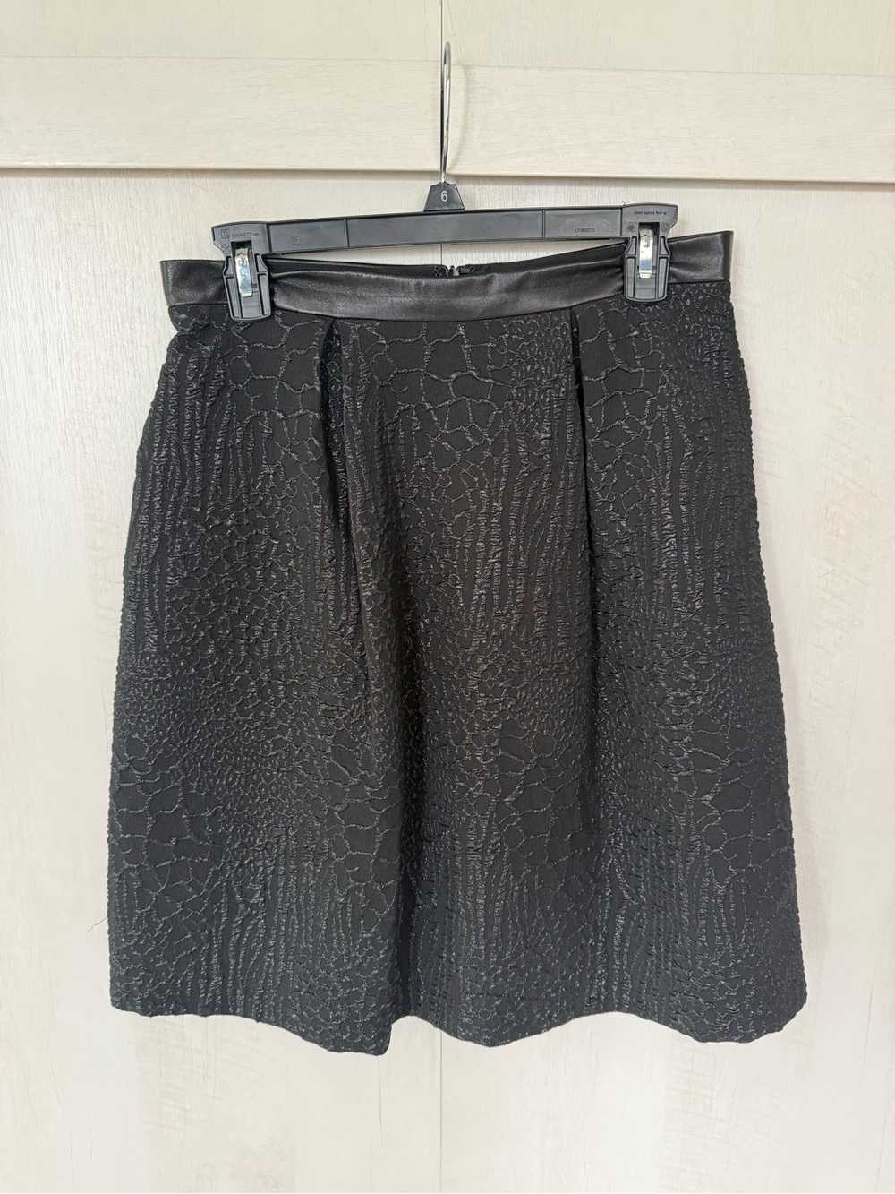 Nicole Miller Artelier Black Embossed Shimmer Jacquard Skirt Leather Waist Sz 8